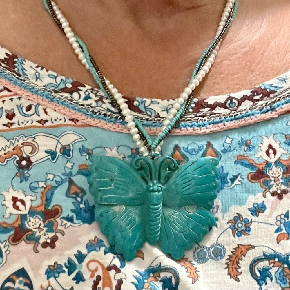 Freshwater Pearl W/Turqouise stone hand carved Butterfly pendant Necklace